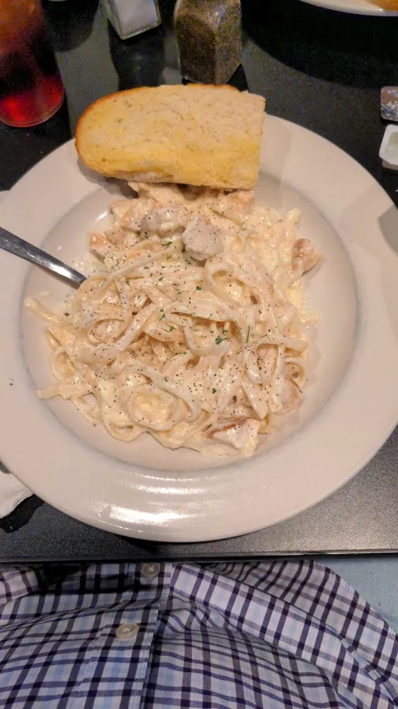 Chicken Alfredo & Garlic Bread